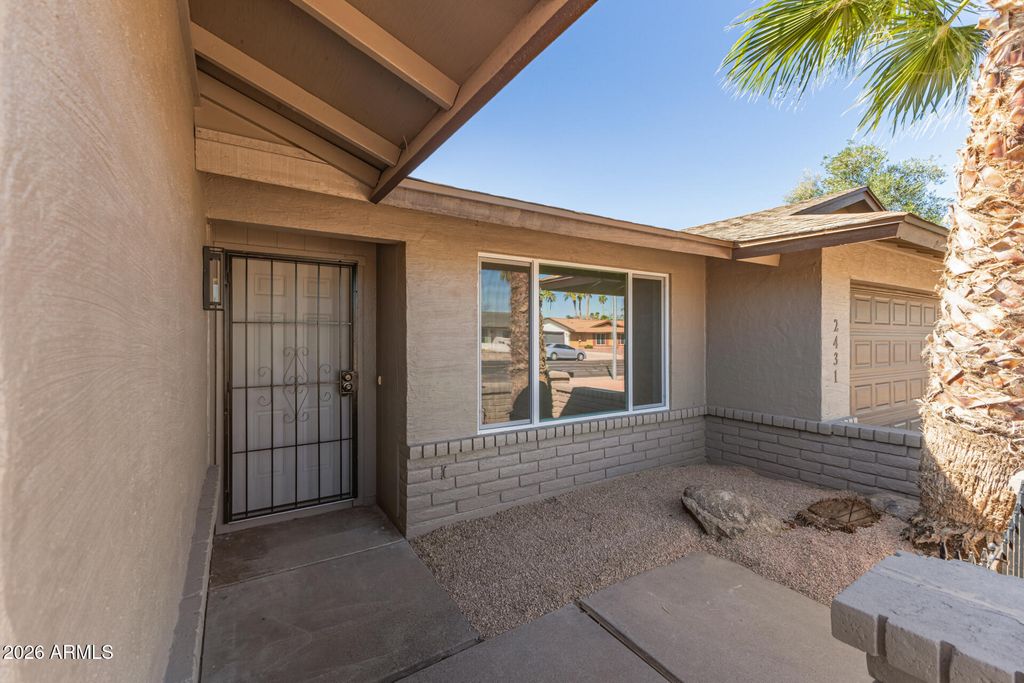 Image 4 of property listing at 2431 W PORTOBELLO Avenue, Mesa, AZ 85202