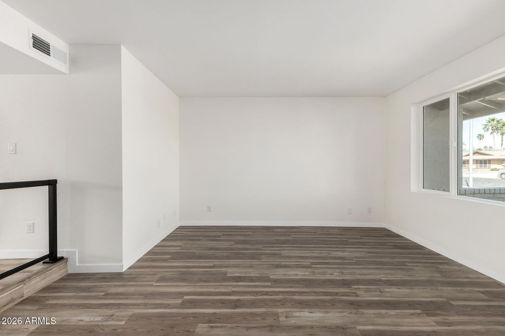 Image 6 of property listing at 2431 W PORTOBELLO Avenue, Mesa, AZ 85202