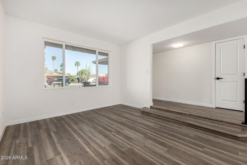 Image 7 of property listing at 2431 W PORTOBELLO Avenue, Mesa, AZ 85202