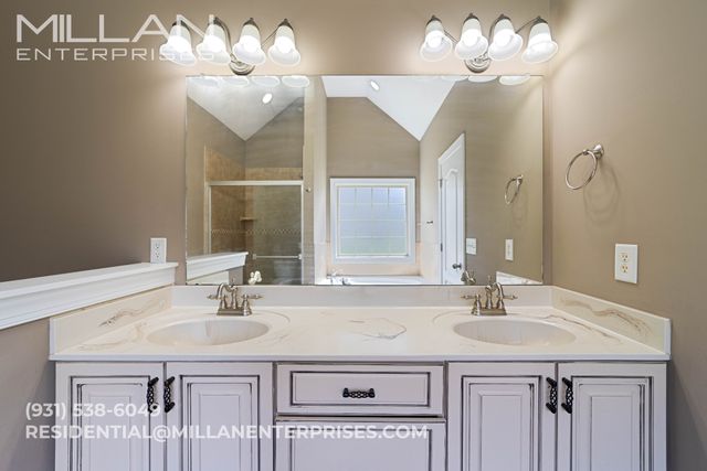 3564 Drake Rd, Adams, TN 37010