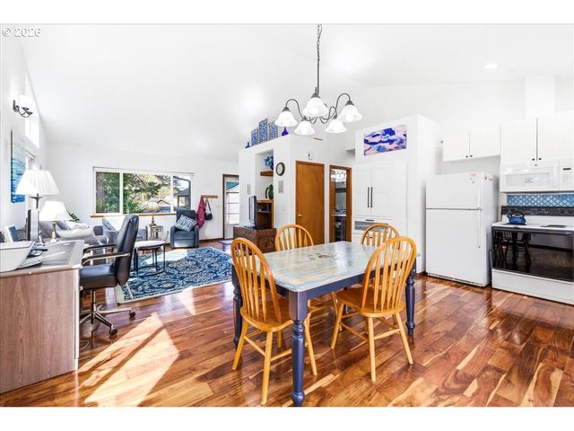 142 S QUADRANT St, Rockaway Beach, OR 97136