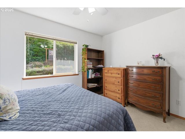 142 S QUADRANT St, Rockaway Beach, OR 97136