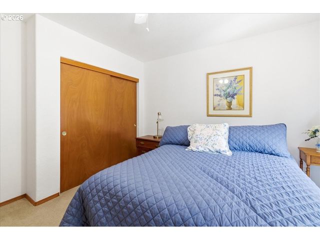 142 S QUADRANT St, Rockaway Beach, OR 97136