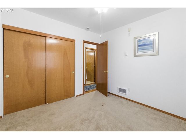142 S QUADRANT St, Rockaway Beach, OR 97136