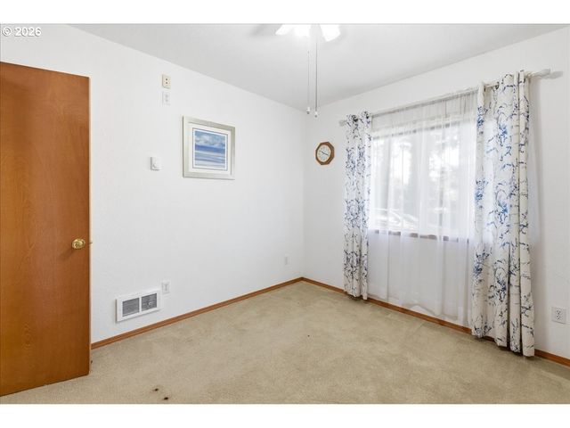 142 S QUADRANT St, Rockaway Beach, OR 97136