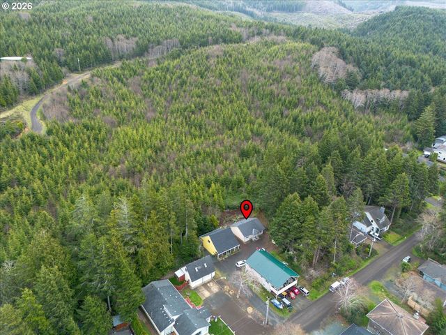 142 S QUADRANT St, Rockaway Beach, OR 97136