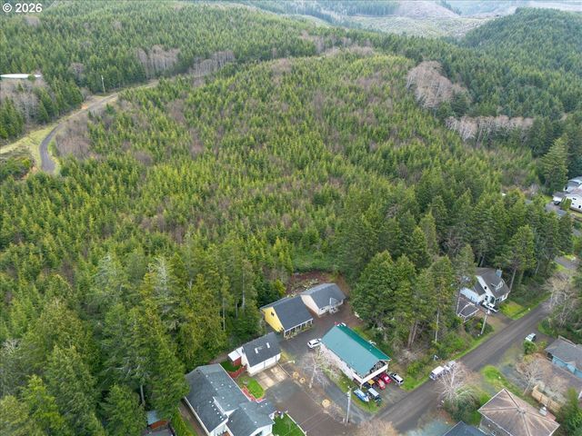 142 S QUADRANT St, Rockaway Beach, OR 97136