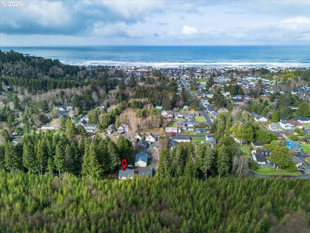 142 S QUADRANT St, Rockaway Beach, OR 97136