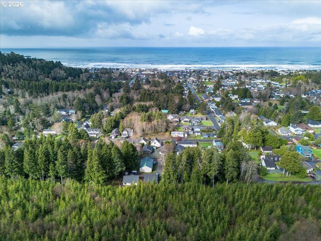 142 S QUADRANT St, Rockaway Beach, OR 97136