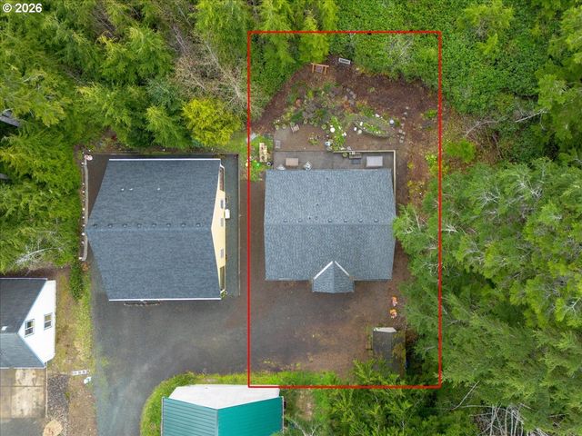 142 S QUADRANT St, Rockaway Beach, OR 97136