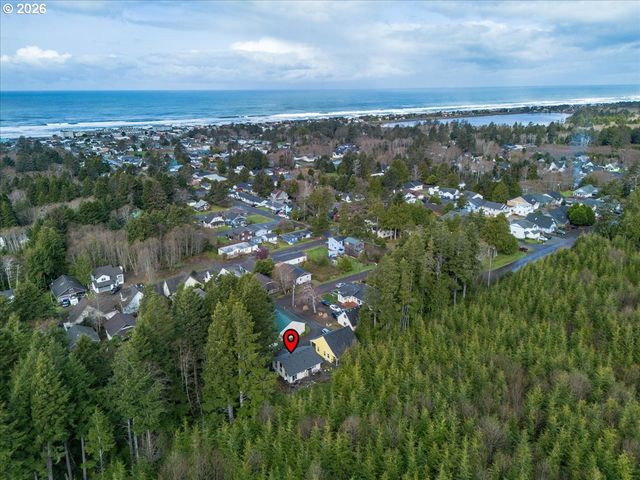 142 S QUADRANT St, Rockaway Beach, OR 97136
