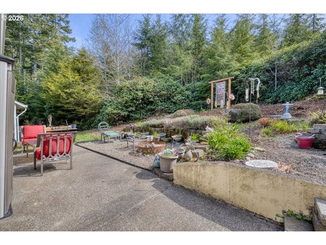 142 S QUADRANT St, Rockaway Beach, OR 97136