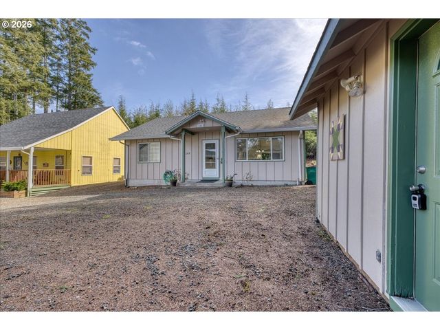 142 S QUADRANT St, Rockaway Beach, OR 97136