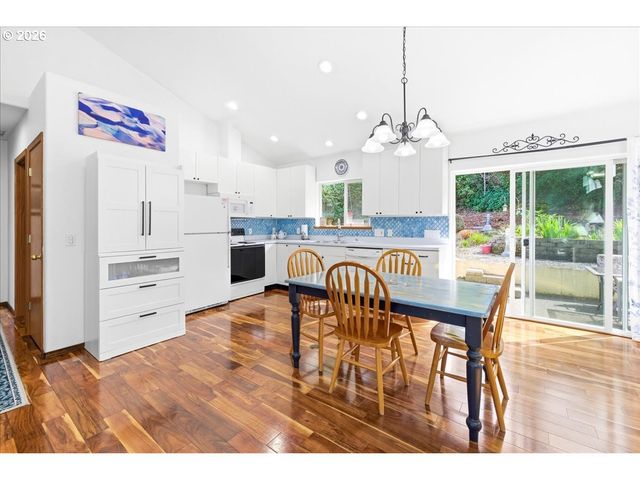 142 S QUADRANT St, Rockaway Beach, OR 97136