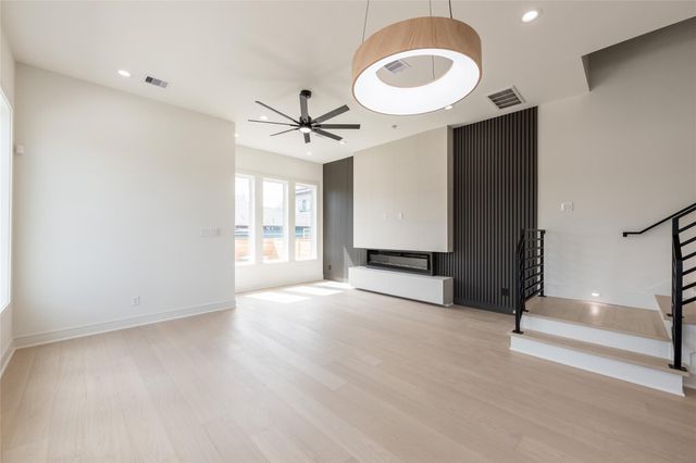 1122 E 27th St A, Houston, TX 77009