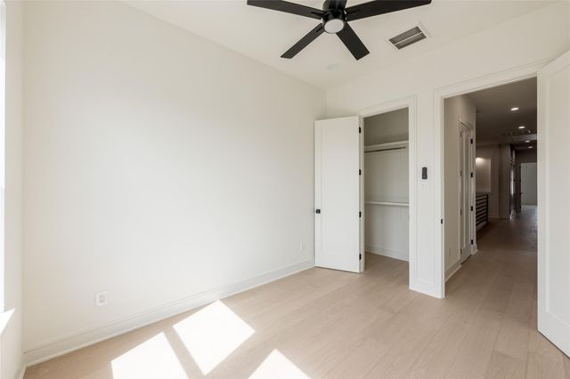 1122 E 27th St A, Houston, TX 77009