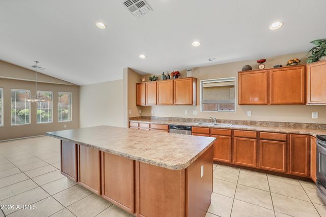 38333 N CAROLINA Avenue, San Tan Valley, AZ 85140
