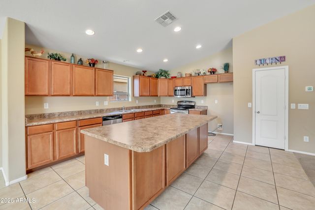 38333 N CAROLINA Avenue, San Tan Valley, AZ 85140