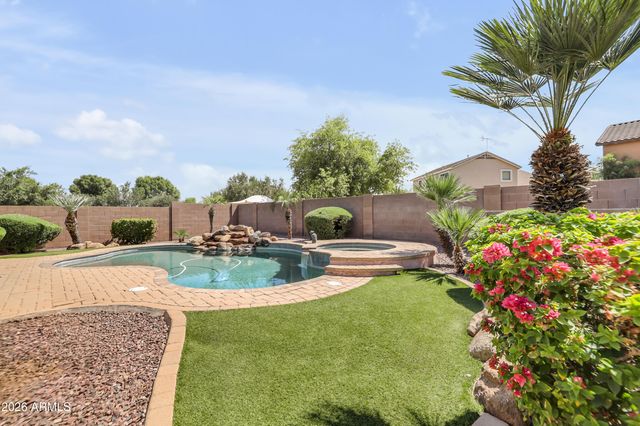 38333 N CAROLINA Avenue, San Tan Valley, AZ 85140