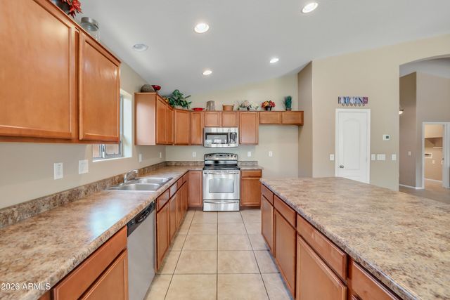 38333 N CAROLINA Avenue, San Tan Valley, AZ 85140