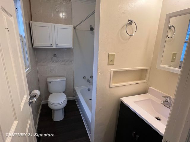 2233 S Niagara Street, Saginaw, MI 48602