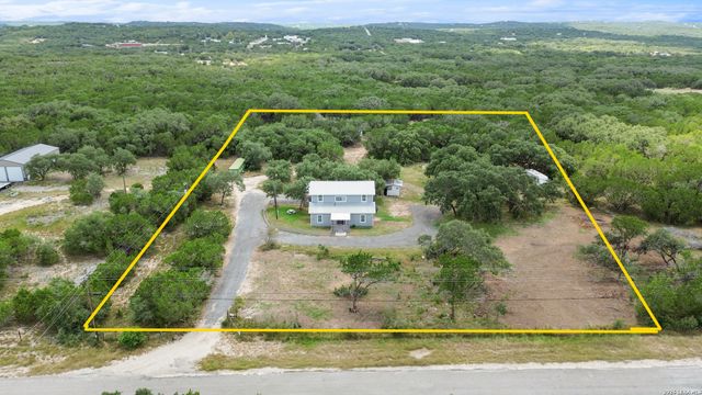 323 Lakeside, Lakehills, TX 78063