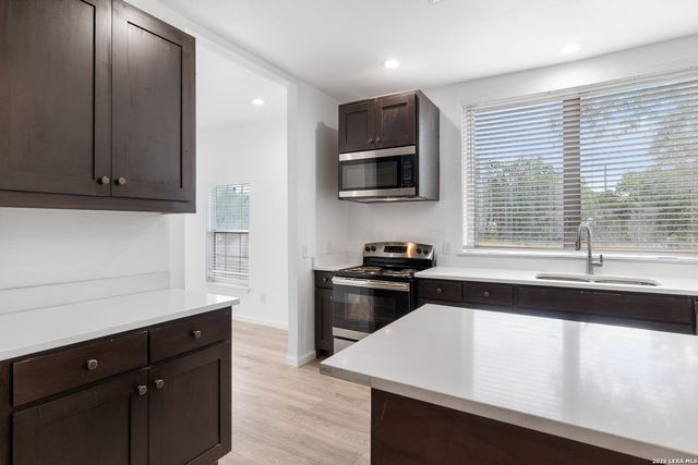 323 Lakeside, Lakehills, TX 78063