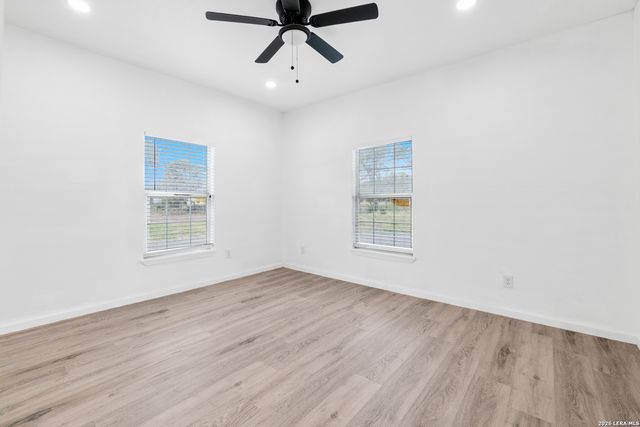 323 Lakeside, Lakehills, TX 78063