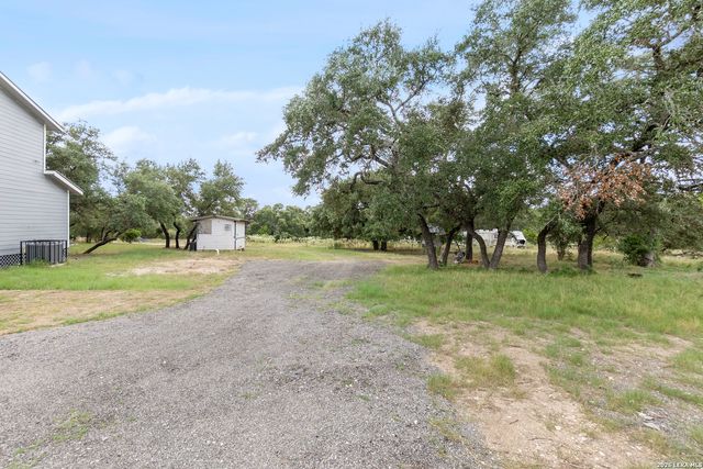 323 Lakeside, Lakehills, TX 78063