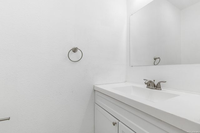 323 Lakeside, Lakehills, TX 78063