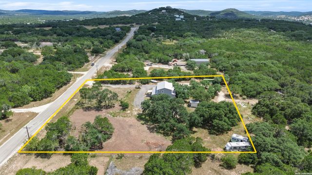323 Lakeside, Lakehills, TX 78063