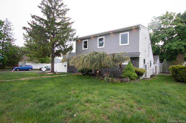 48 Ripple Lane, Levittown, NY 11756