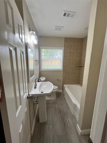 6708 Saint Augustine Street, Houston, TX 77021