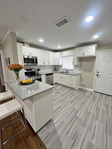 6708 Saint Augustine Street, Houston, TX 77021