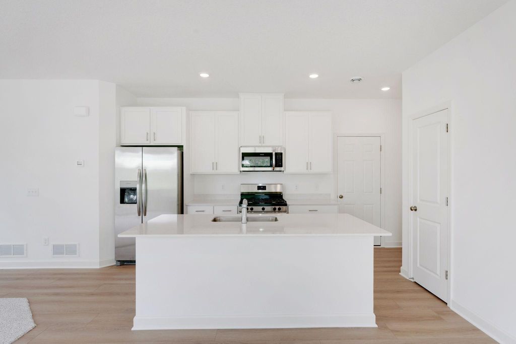 11064 203rd Street W, Lakeville, MN 55044