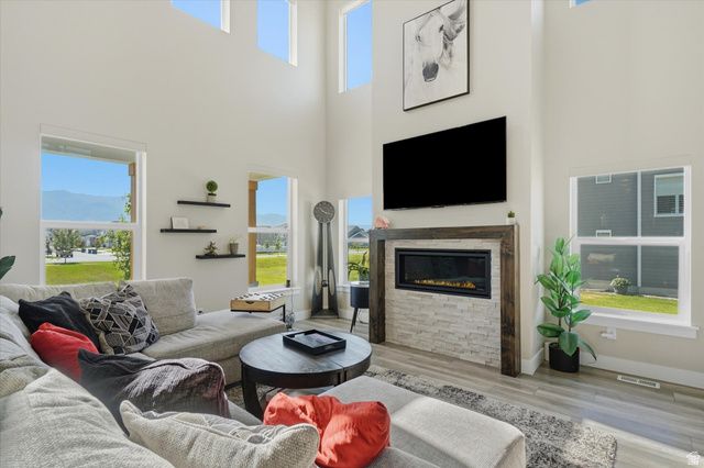 868 N 2125 W, Layton, UT 84041
