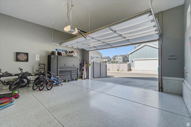868 N 2125 W, Layton, UT 84041