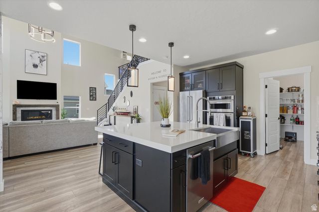 868 N 2125 W, Layton, UT 84041