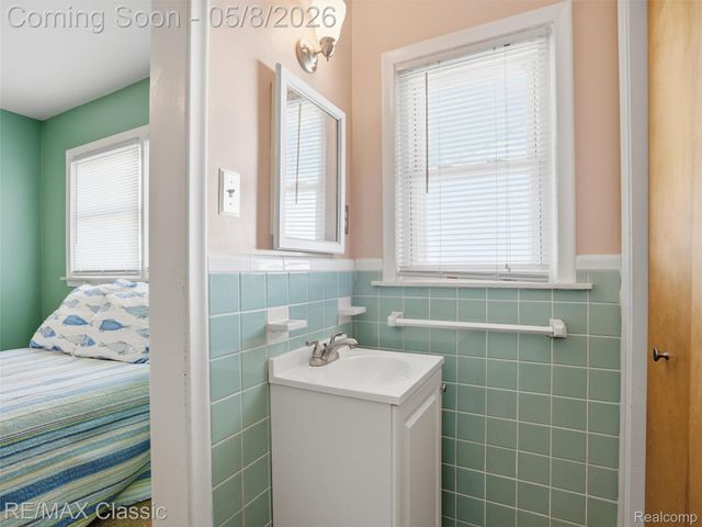 9116 Tecumseh Avenue, Redford Charter Township, MI 48239
