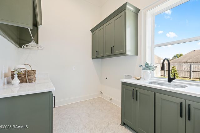 207 Barkhill Drive, Lafayette, LA 70508