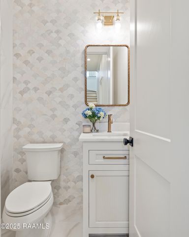 207 Barkhill Drive, Lafayette, LA 70508