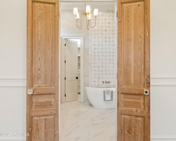 207 Barkhill Drive, Lafayette, LA 70508