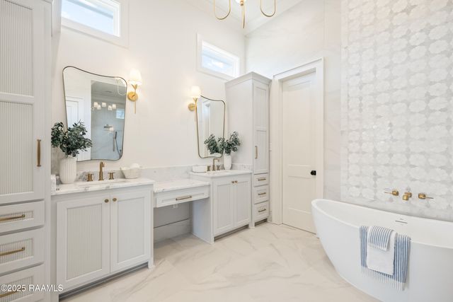 207 Barkhill Drive, Lafayette, LA 70508