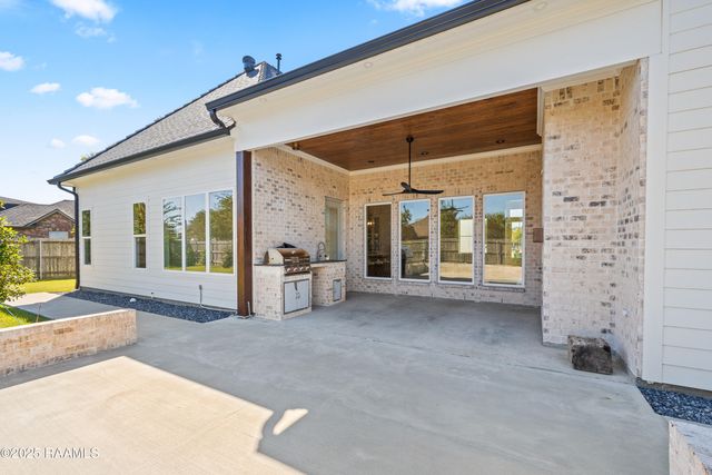 207 Barkhill Drive, Lafayette, LA 70508