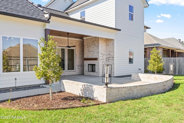 207 Barkhill Drive, Lafayette, LA 70508