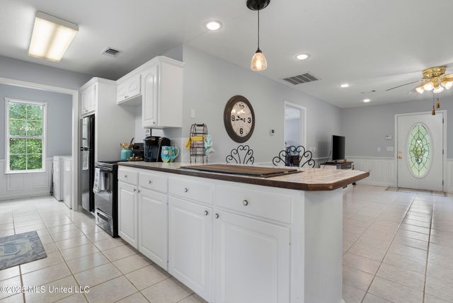 3401 Goldenrod Avenue, Moss Point, MS 39562