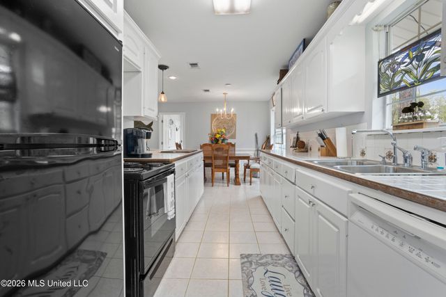 3401 Goldenrod Avenue, Moss Point, MS 39562