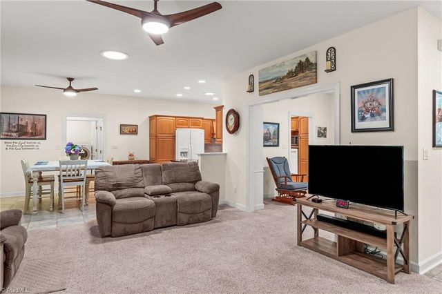 434 Yachtsmans Point Drive, Lexington, NC 27292