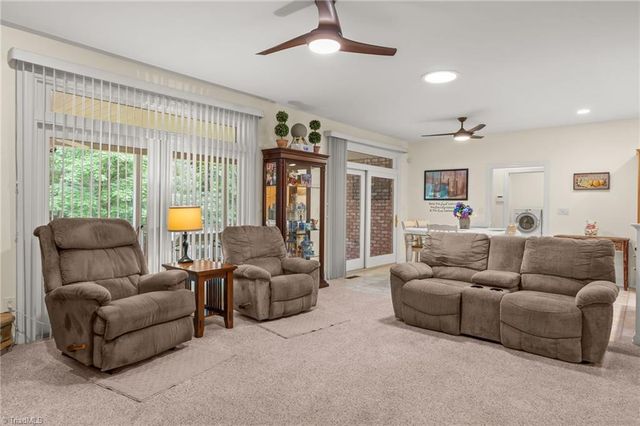 434 Yachtsmans Point Drive, Lexington, NC 27292