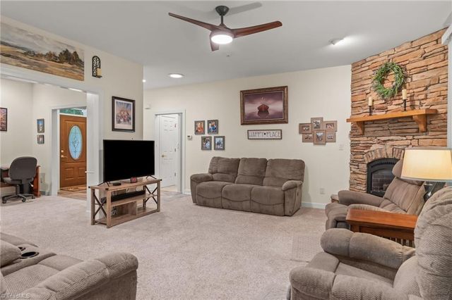 434 Yachtsmans Point Drive, Lexington, NC 27292